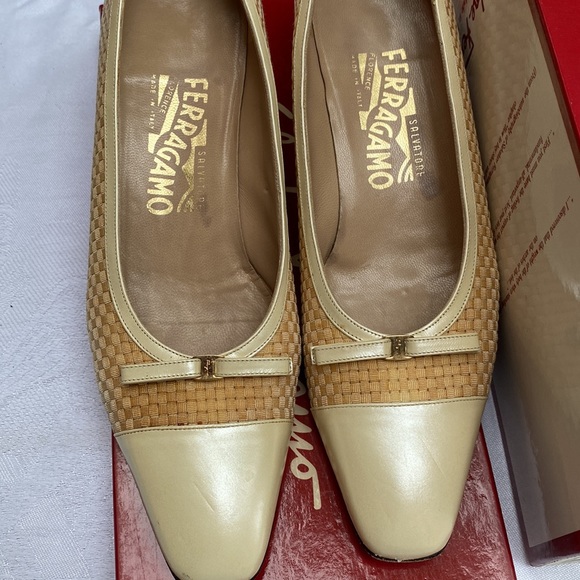 Salvatore Ferragamo 8.5AA CREAMY heels GHIOTTA - Picture 11 of 17